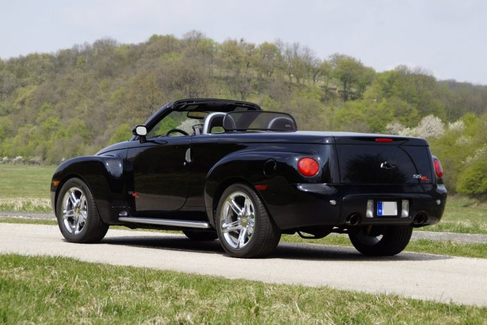 A GM legjobb vicce: kabrió kisteher Corvette-motorral 2 Nyitott tetővel sem kavar be a szél a kabinba
