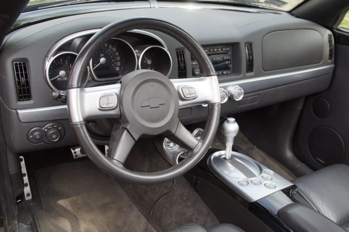A GM legjobb vicce: kabrió kisteher Corvette-motorral 5 Hát ez ilyen: az amerikai muxcle car-okat nem a kifinomult belső dizájn miatt szeretjük