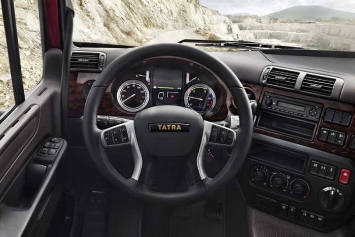 Limitált szériával ünnepel a Tatra 1 | Vezess tatra-phoenix-euro6-prasident-interior_02