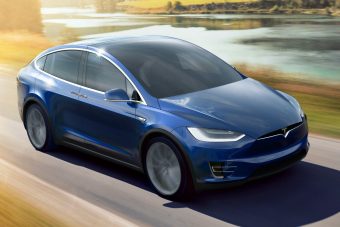 Dühös tulajdonosok perelik a Teslát