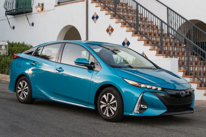 A legszebb a legjobb is: átadták a Világ Év Autója díjakat 4 toyota_prius_prime_32