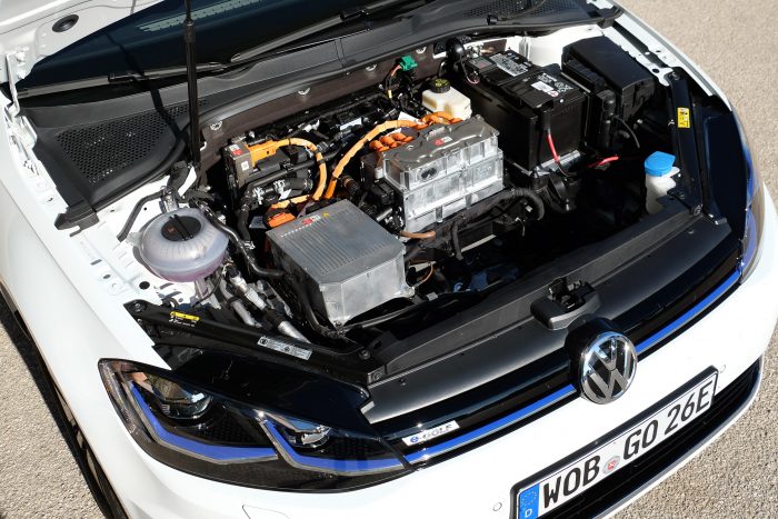 Volkswagen Golfok, a legerősebbtől a legtisztábbig 4 Nagyobb kapacitású akksit és erősebb motort is kapott a villany Golf
