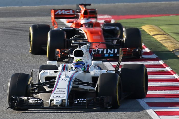 F1: A McLarennek és a Williamsnek drukkol Hamilton