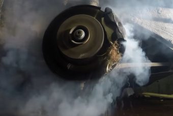 Egy orosz videós kipróbálta a fából készült fékbetétet