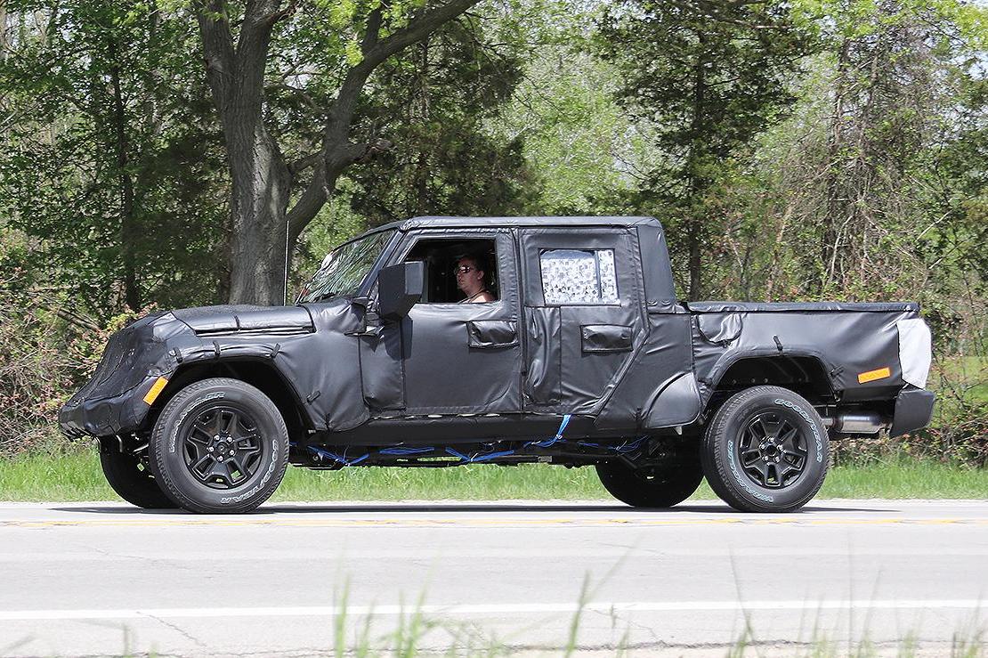 Megcáfolhatatlan tény: jön a Jeep Wrangler pickup 8