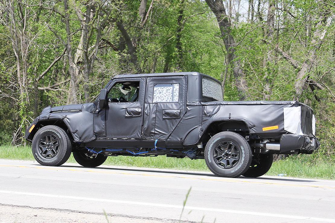 Megcáfolhatatlan tény: jön a Jeep Wrangler pickup 10