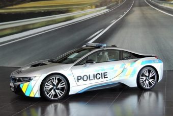 A csehek máris összetörték csoda-rendőrautójukat