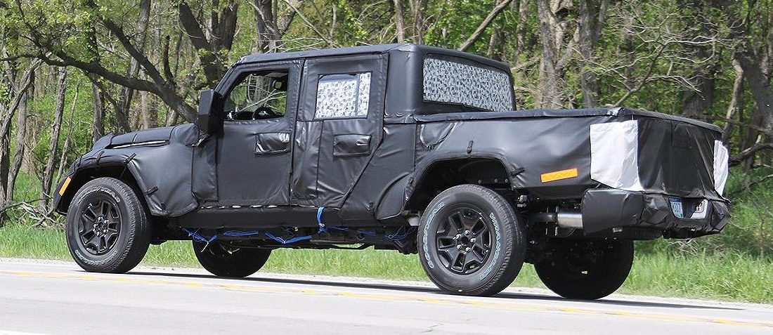 Megcáfolhatatlan tény: jön a Jeep Wrangler pickup