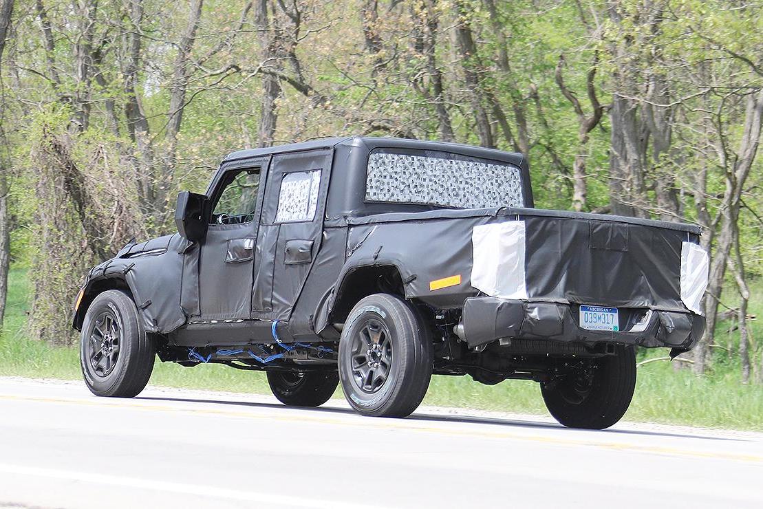 Megcáfolhatatlan tény: jön a Jeep Wrangler pickup 12