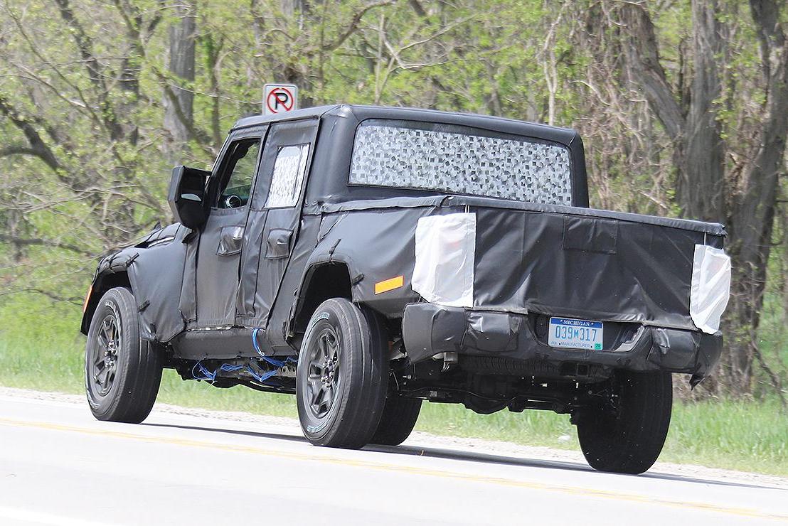 Megcáfolhatatlan tény: jön a Jeep Wrangler pickup 13