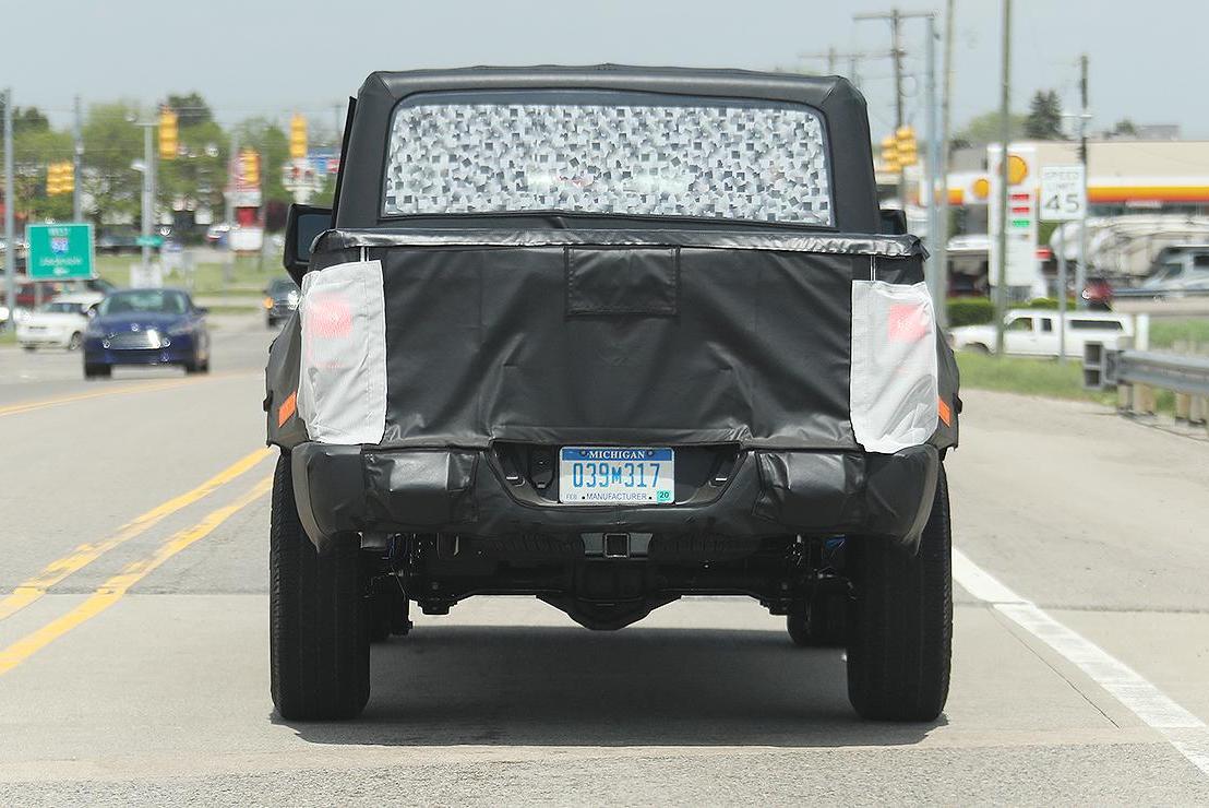 Megcáfolhatatlan tény: jön a Jeep Wrangler pickup 14