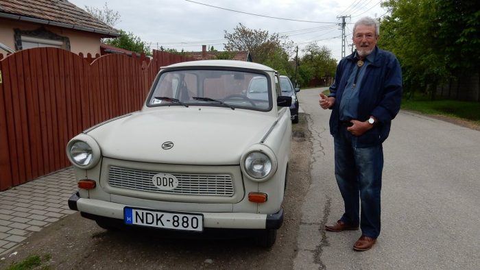 Megérkezett az NDK-s rendszám, ezért vett egy Trabantot