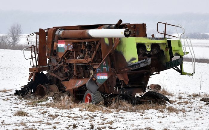 Elszállították a kiégett kombájnt Felsőcsatár közeléből 1