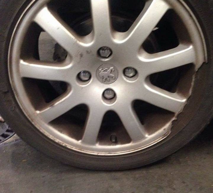 15 súlyos kép az autós tákolás legviccesebb szintjéről 9