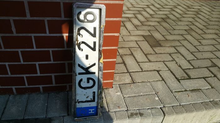 Viharban eltűnt rendszámok keresik gazdájukat 2 Viharban eltűnt rendszámok keresik gazdájukat 2