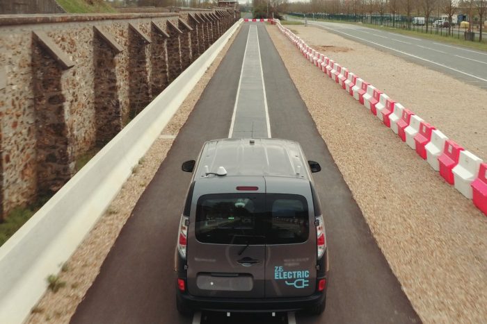 Felejtsd el a kábelt, mostantól örökké mehetnek a villanyautók