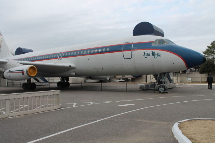 Százmilliót ért a király repülője 5