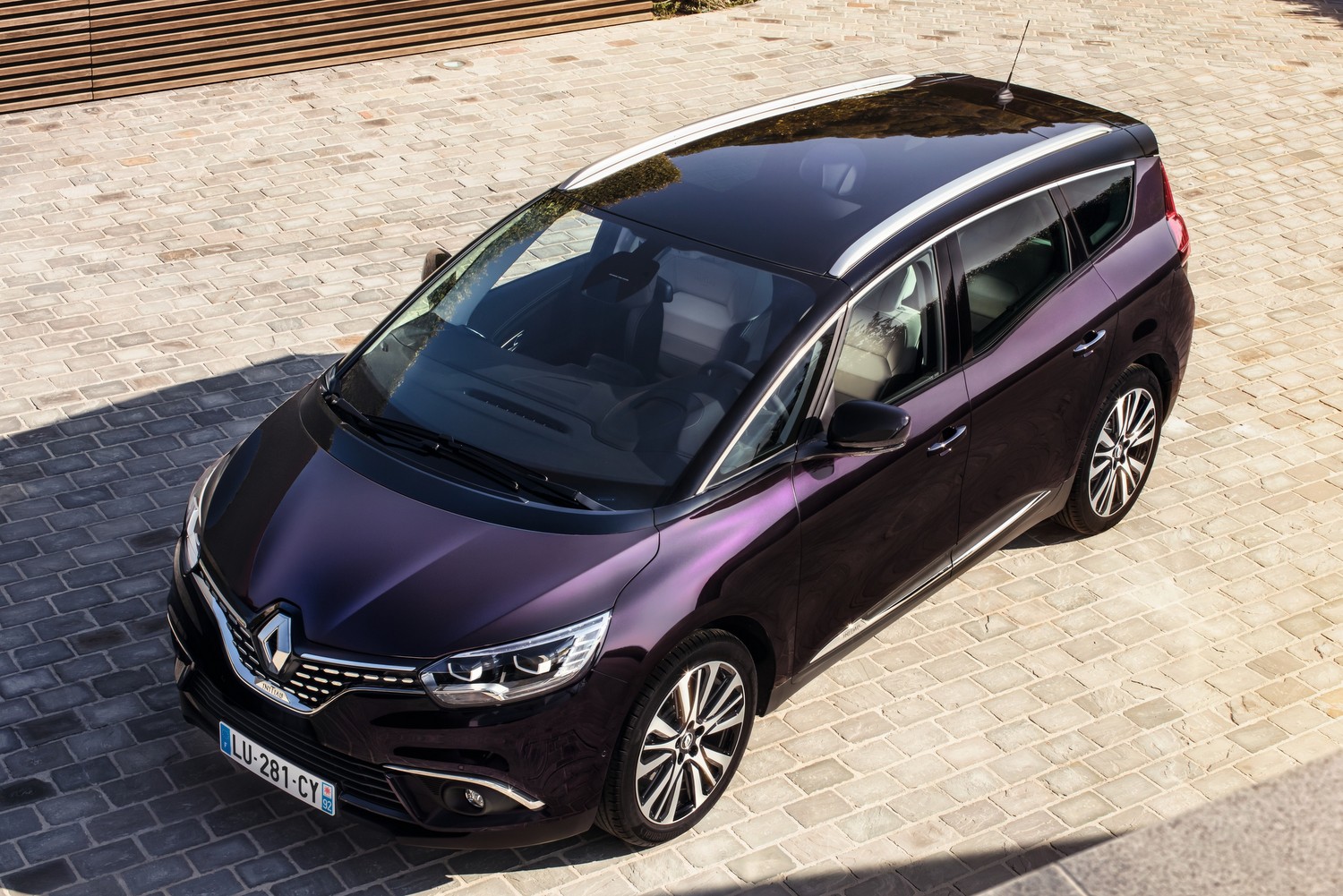 Luxusba megy át a Renault családi modellje 4