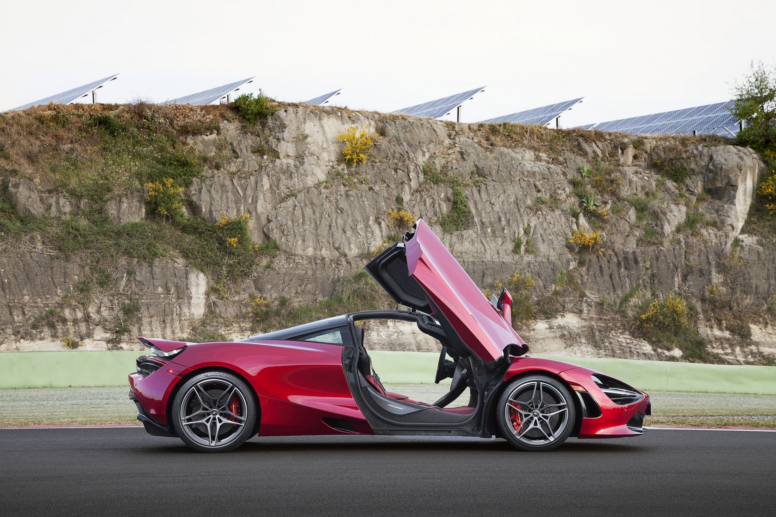 Képes ébresztő: öt tucat új fotón a csodálatos McLaren 720S 5