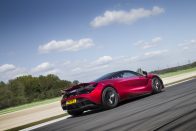 Képes ébresztő: öt tucat új fotón a csodálatos McLaren 720S 120