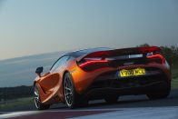 Képes ébresztő: öt tucat új fotón a csodálatos McLaren 720S 99