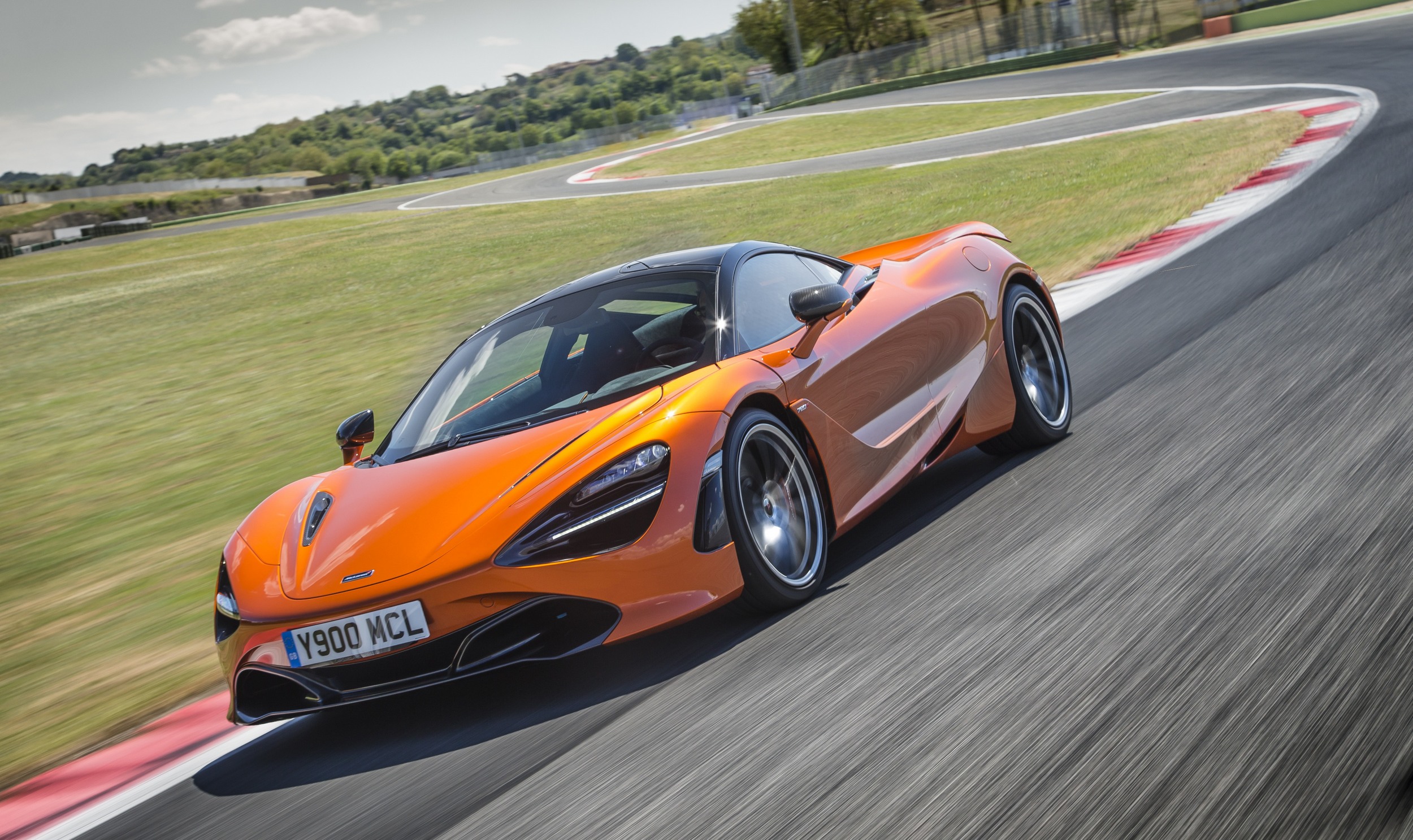 Képes ébresztő: öt tucat új fotón a csodálatos McLaren 720S 39