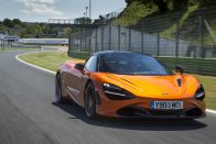 Képes ébresztő: öt tucat új fotón a csodálatos McLaren 720S 101