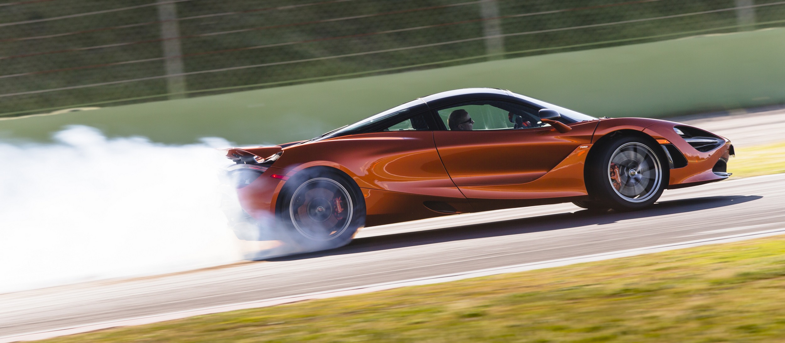 Képes ébresztő: öt tucat új fotón a csodálatos McLaren 720S 42