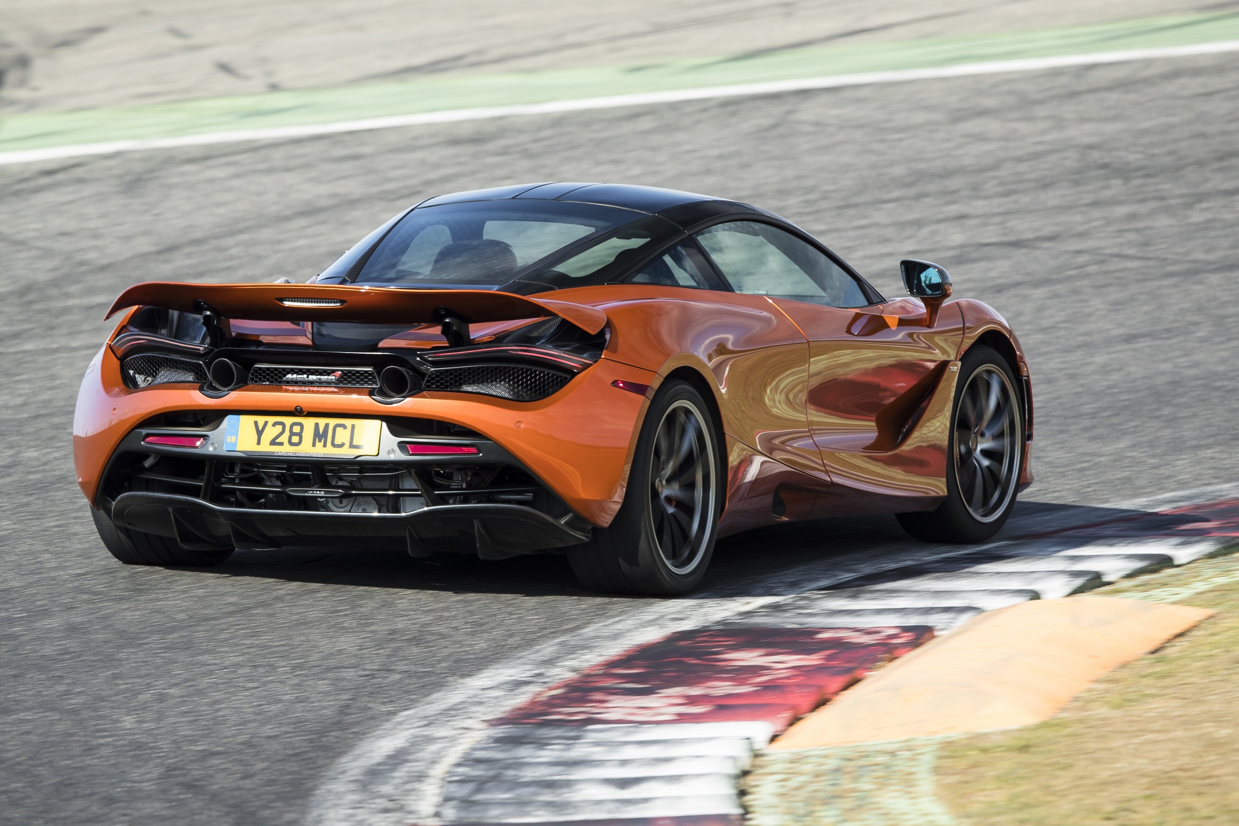 Képes ébresztő: öt tucat új fotón a csodálatos McLaren 720S 37