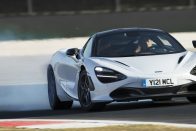 Képes ébresztő: öt tucat új fotón a csodálatos McLaren 720S 78