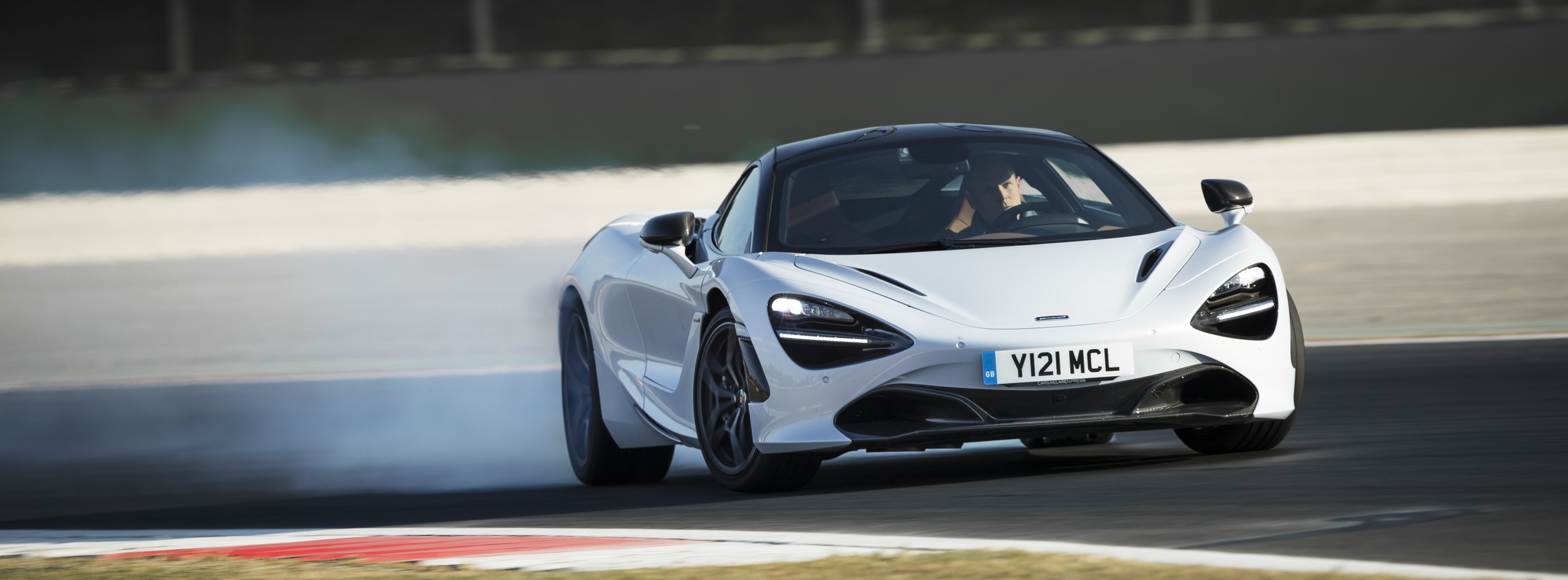 Képes ébresztő: öt tucat új fotón a csodálatos McLaren 720S 17