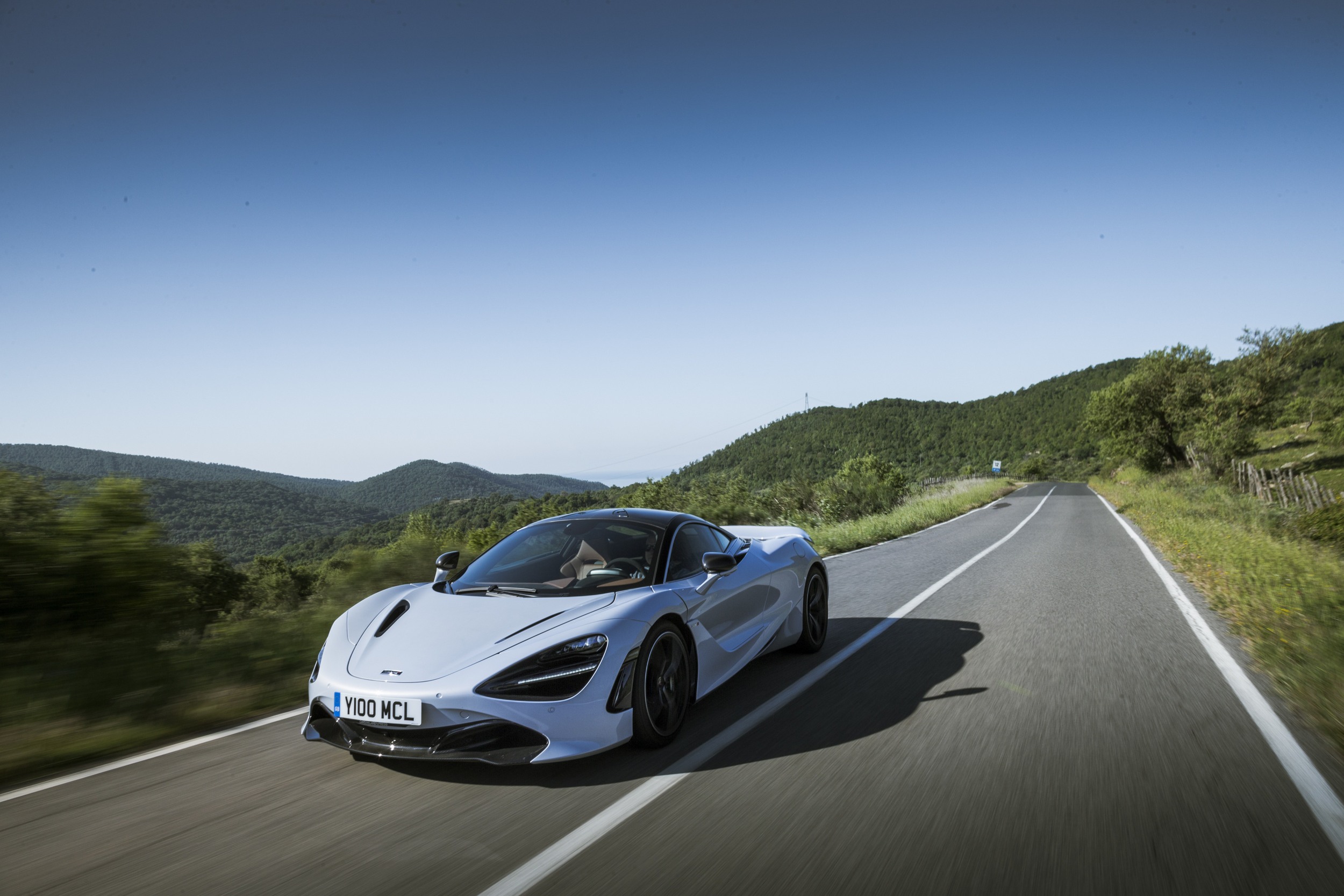 Képes ébresztő: öt tucat új fotón a csodálatos McLaren 720S 9