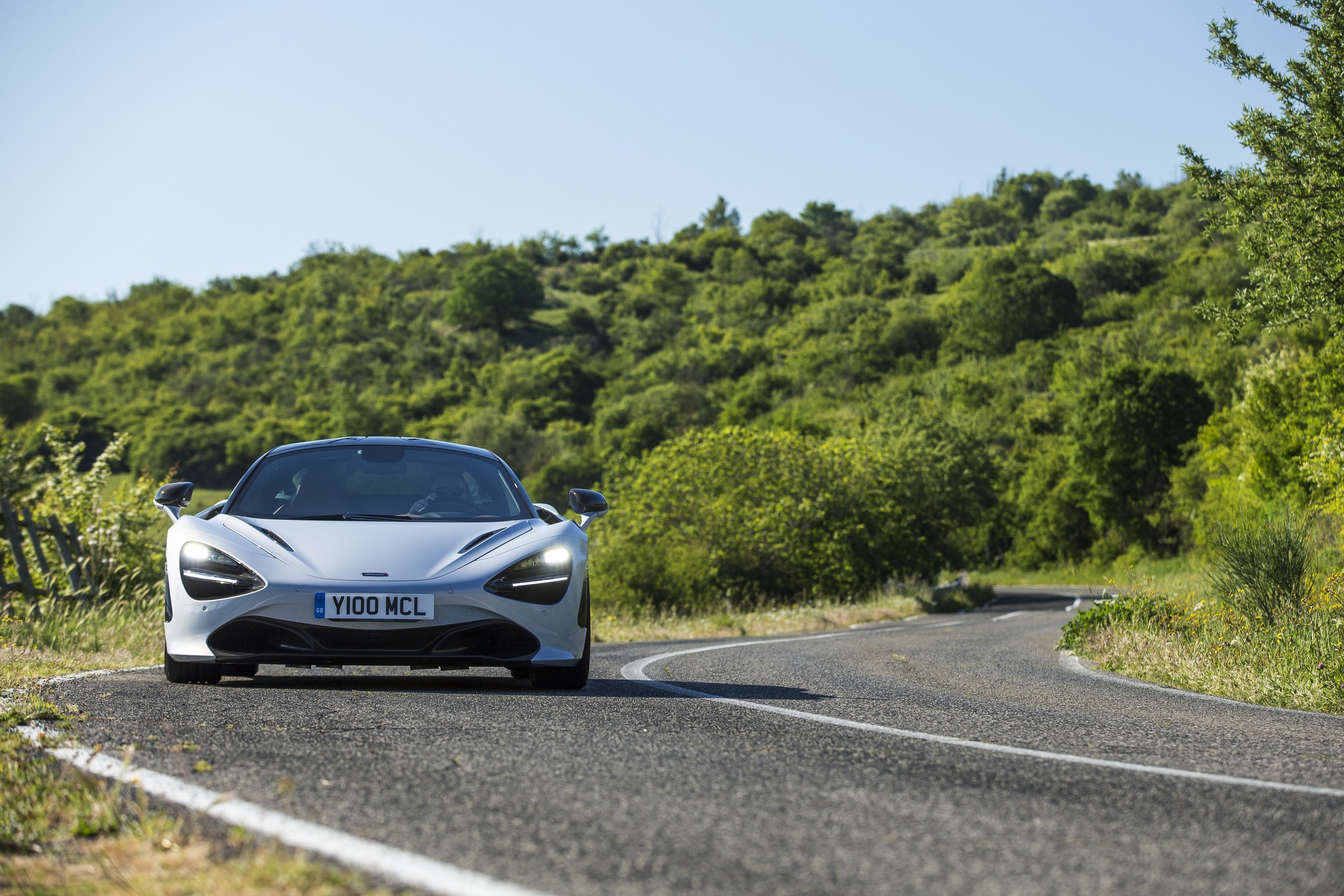 Képes ébresztő: öt tucat új fotón a csodálatos McLaren 720S 10