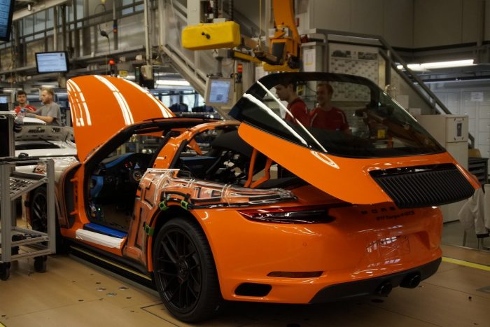 Egy őrült nap a Porschénél 4 És a helyén is van a hátsó szélvédő