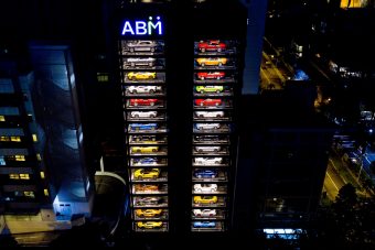 Ennél a garázsnál már csak az autók menőbbek, amik benne állnak