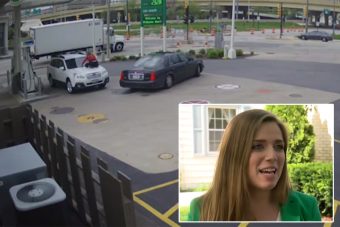 A vakmerő nő motorházra ugorva akadályozta meg az autólopást