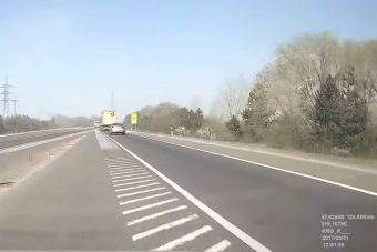 200 felett zúzta az M0-án, és feltöltötte a videót