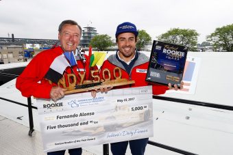 Alonso máris nyert az Indy 500-on
