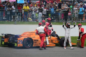 F1: Alonso 85 milliót kaszált a kieséssel