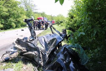 Megrázó fotókon a 81-es úton történt tragédia