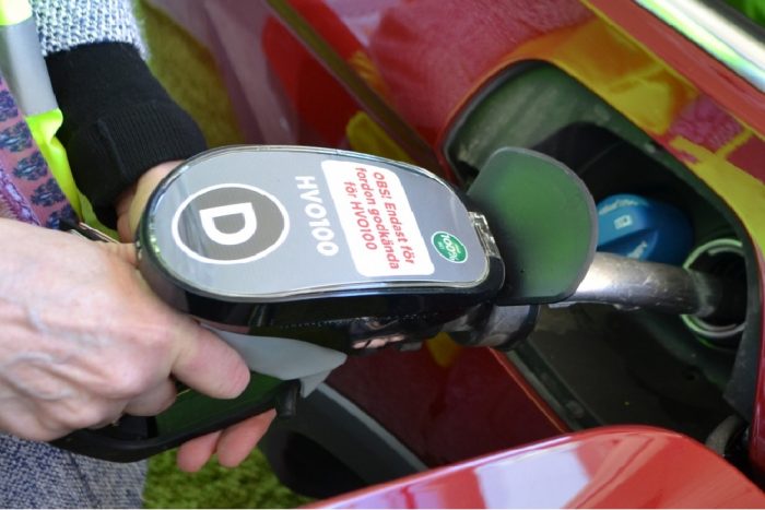 Ingyen üzemanyagot tankolhatnak a Scania alkalmazottai