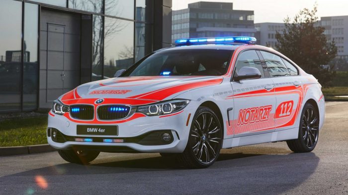 Életmentőket villant a BMW