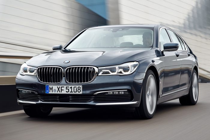 Kigyulladó, kormányozhatatlan autókat hívnak vissza 1 bmw_730d_6
