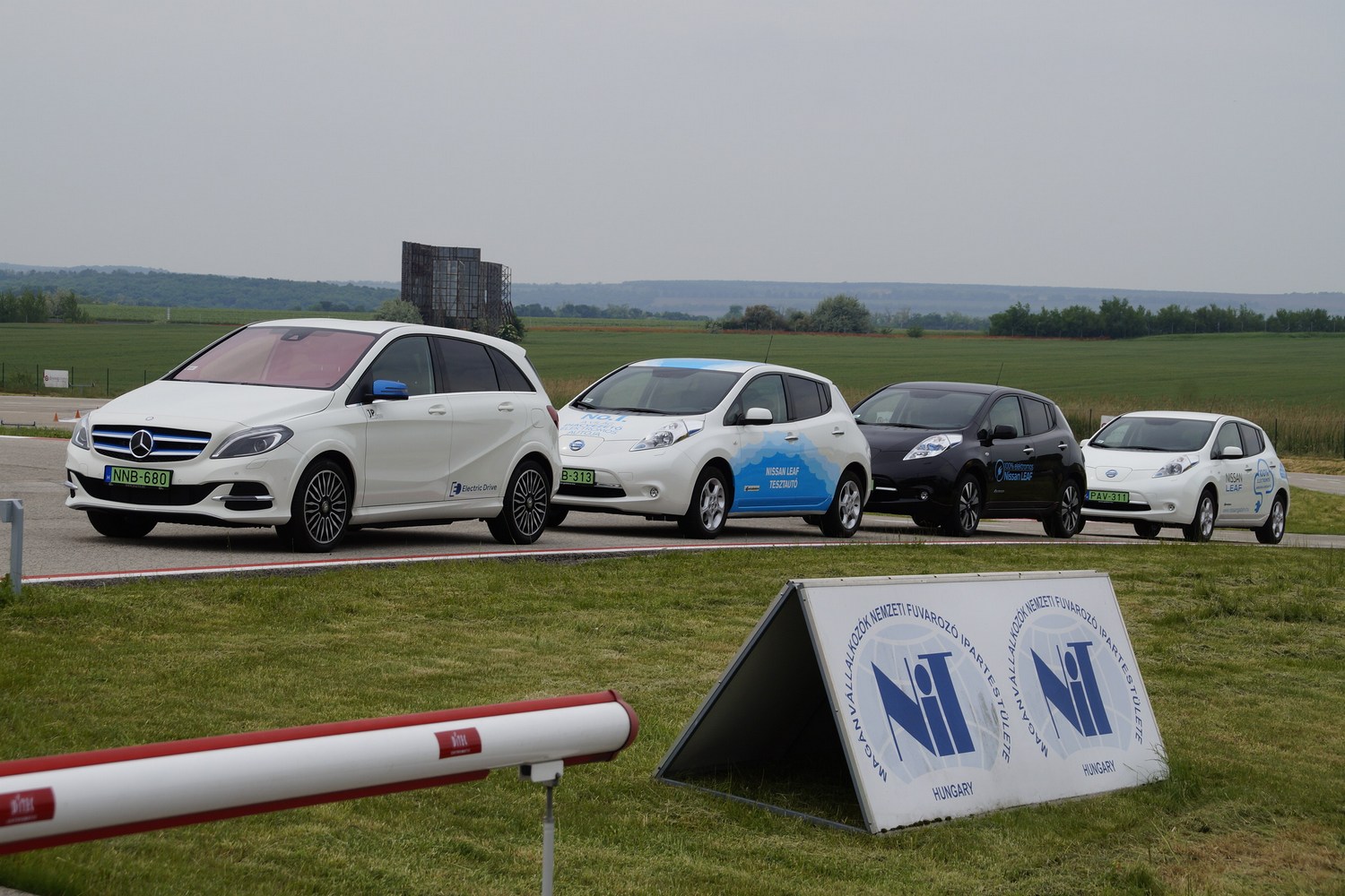 Rollertől öttonnás teherautóig: elektromos seregszemle Zsámbékon 19