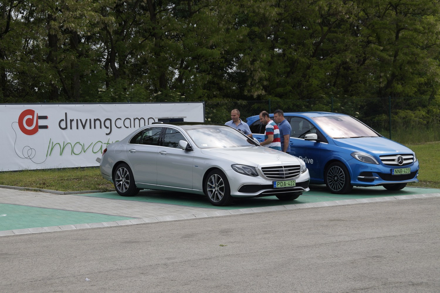 Rollertől öttonnás teherautóig: elektromos seregszemle Zsámbékon 24