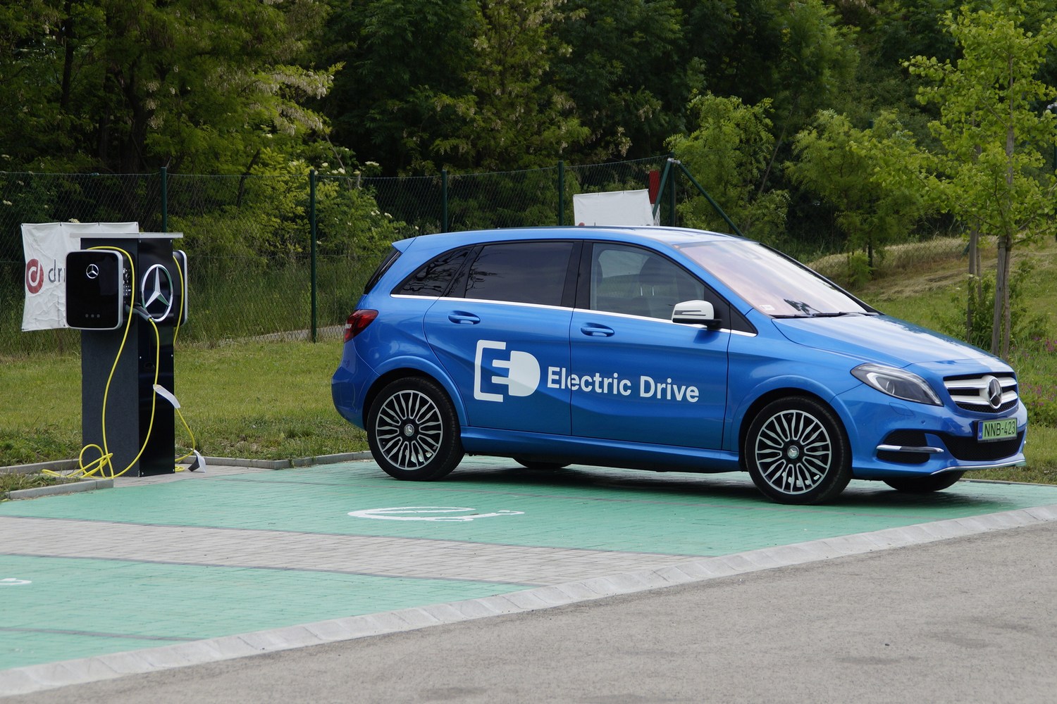 Rollertől öttonnás teherautóig: elektromos seregszemle Zsámbékon 5