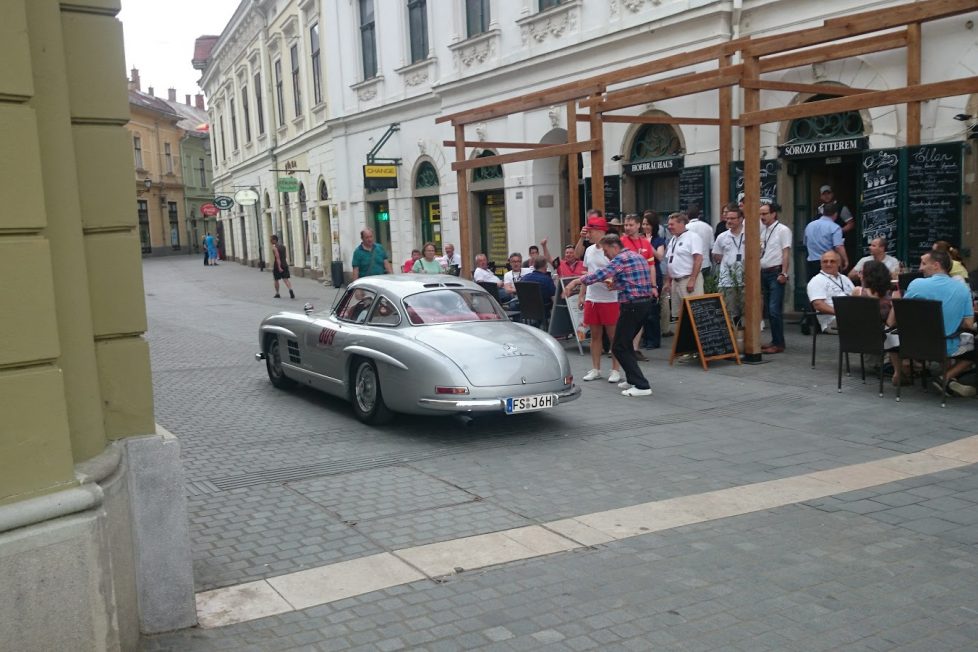 Századmásodpercekre vadászó öreg Mercedesek 1