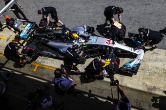 Hamilton: Lenyűgöző munkát végzett a Mercedes