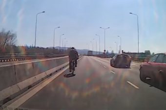 M0-hoz hasonló úton tekert az öngyilkos jelölt bringás a belső sávban