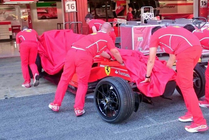 Utcai kerékre tették a Forma-1-es Ferrarit